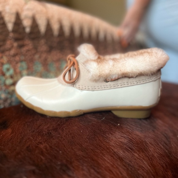 Cream and White All Weather Saltwater 1- Eye Cozy Sperry Boots - Picture 10 of 12